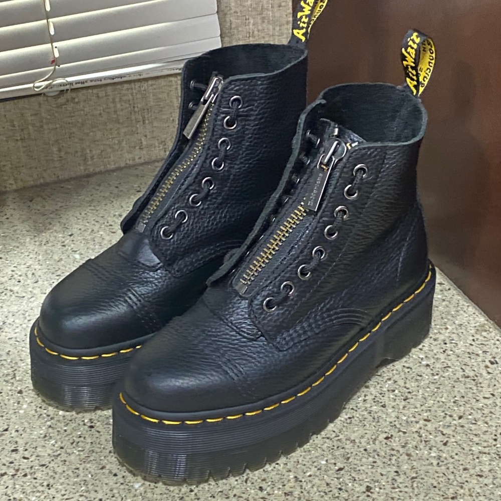 Dr. Martens Sinclair boot